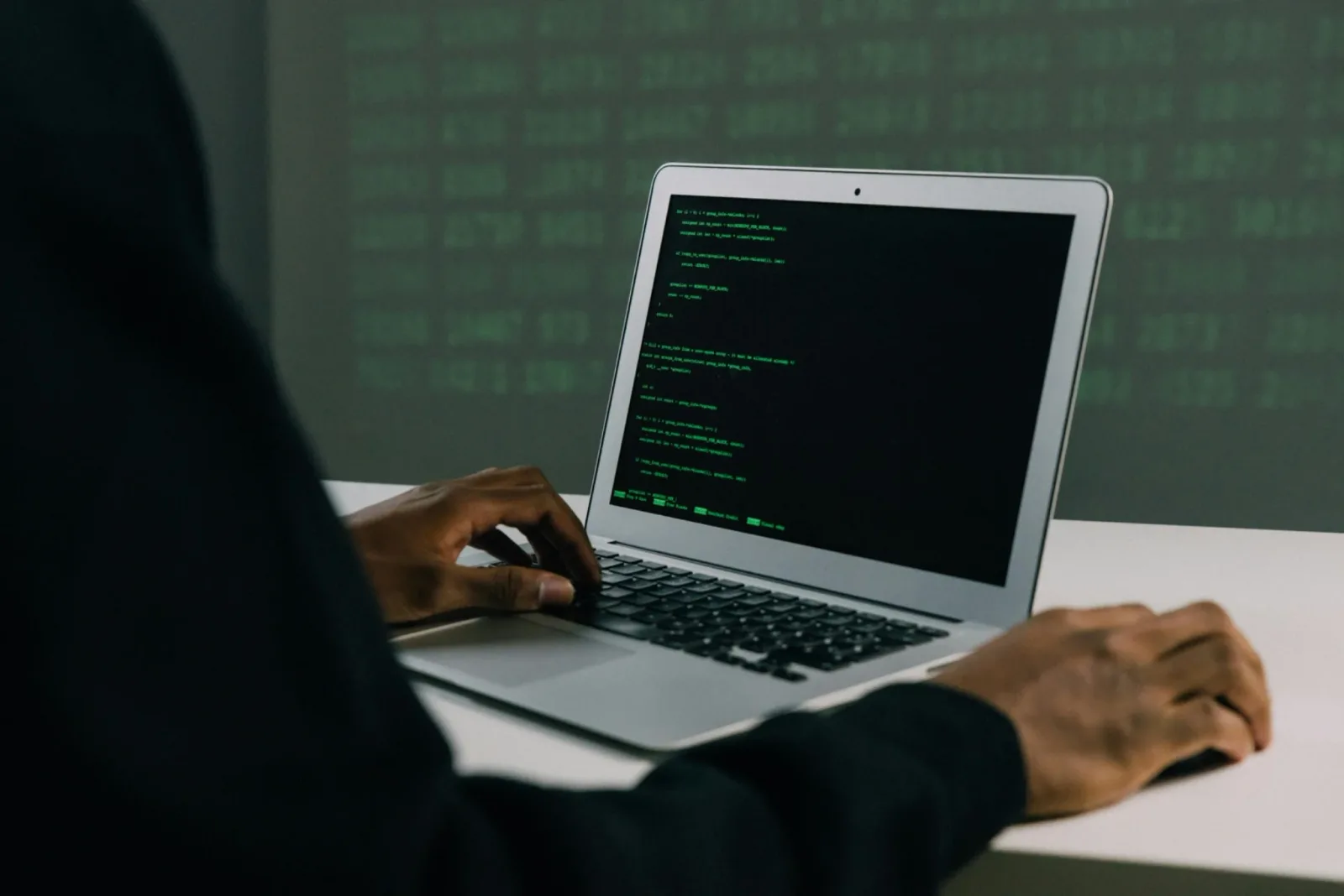 Systemanalyse am Laptop